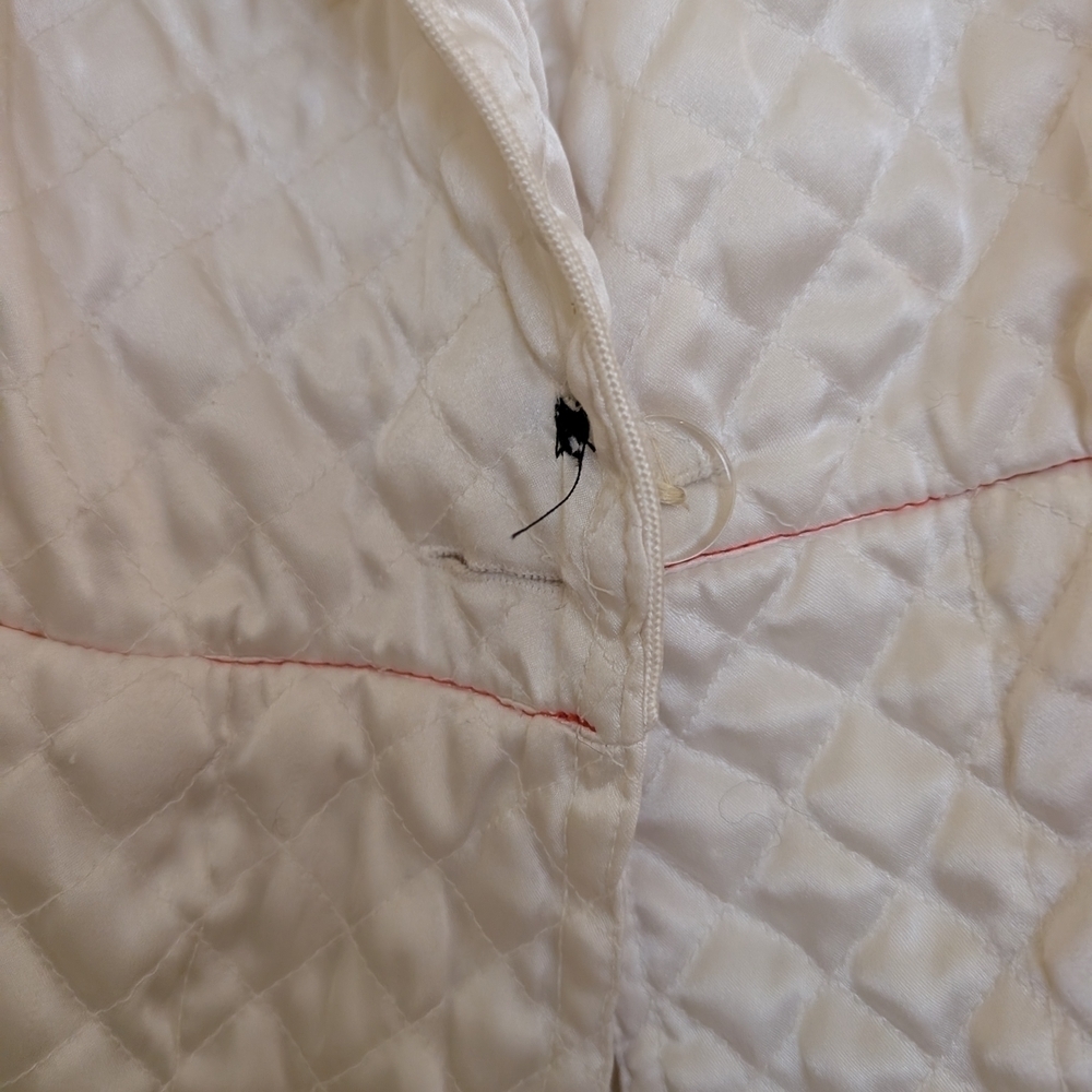 Elegant Cream Quilted Robe - Picture 5 of 10